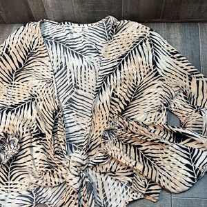 Billabong‎ Women's Tie Front Blouse Top Size Large Beige Black Leaf Print Boho